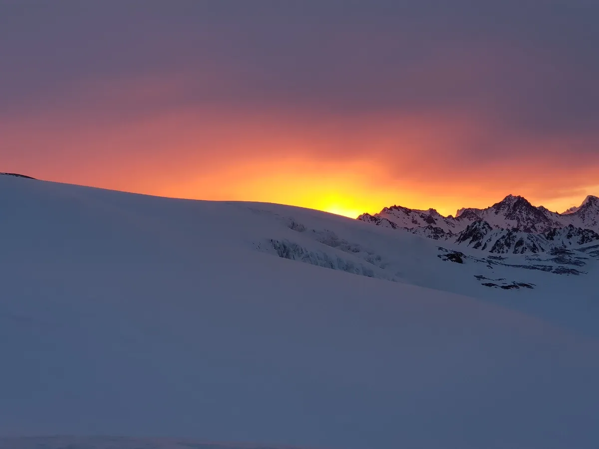 Где встретить рассвет на Эльбрусе: лучшие точки обзора из КЧР