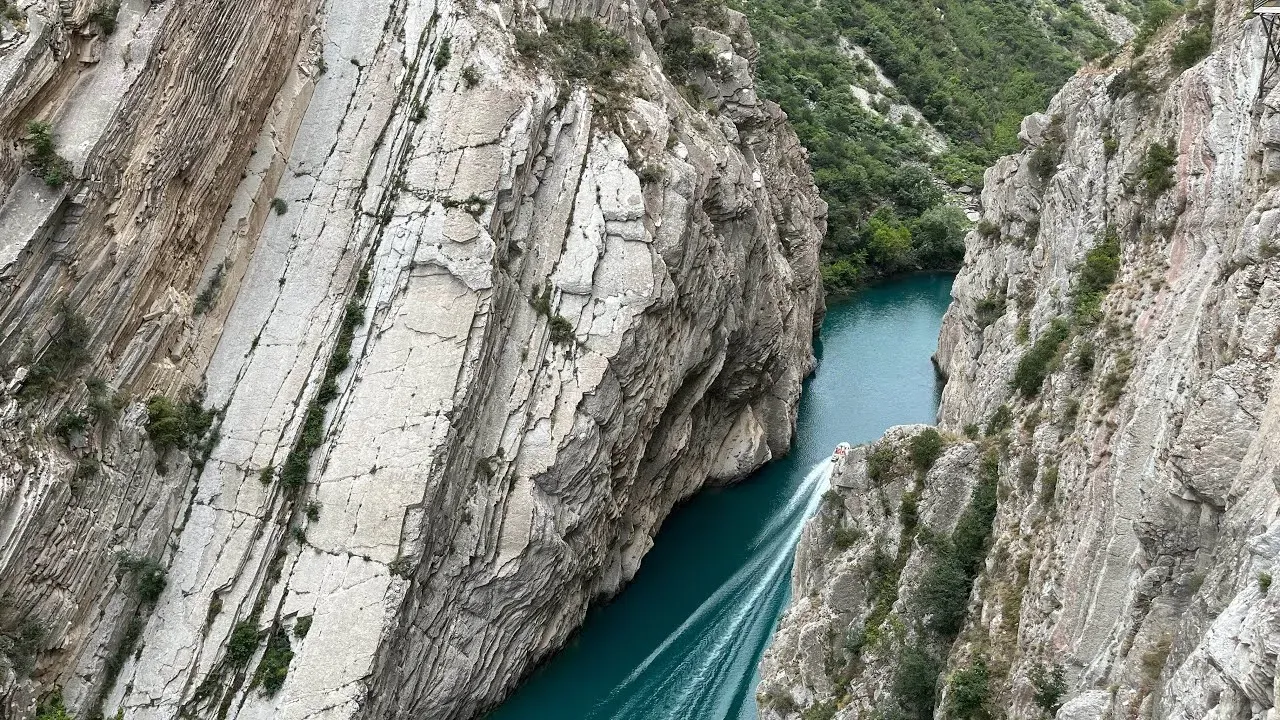 Геологические особенности Дагестана: каньоны, пещеры и минералы