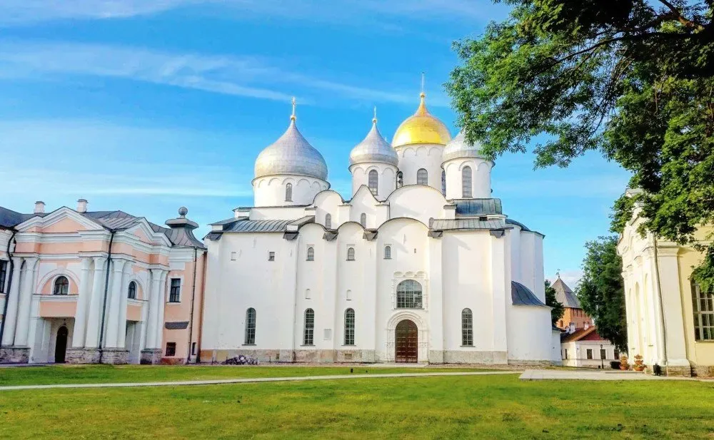7 самых красивых храмов Новгородской земли