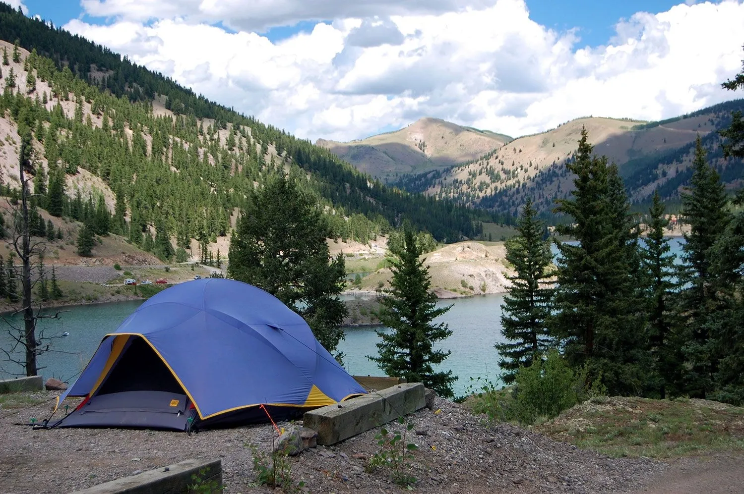Кемпинг в горах: где разрешено и безопасно ночевать