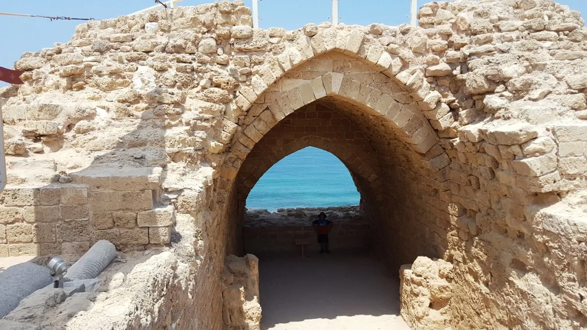 Крепость Аполлония-Арсуф: древний город на берегу Средиземного моря