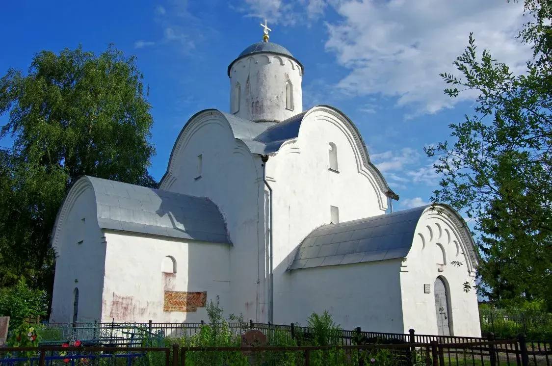 Церковь Успения на Волотовом поле: возрождение из руин