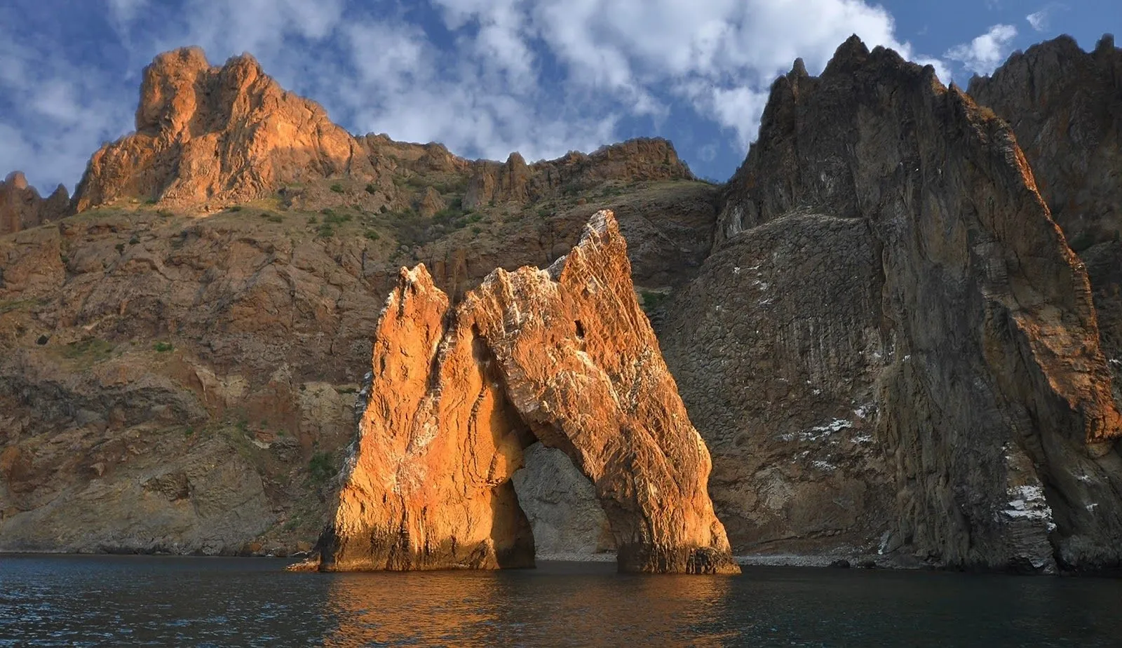 Скала «Золотые ворота»