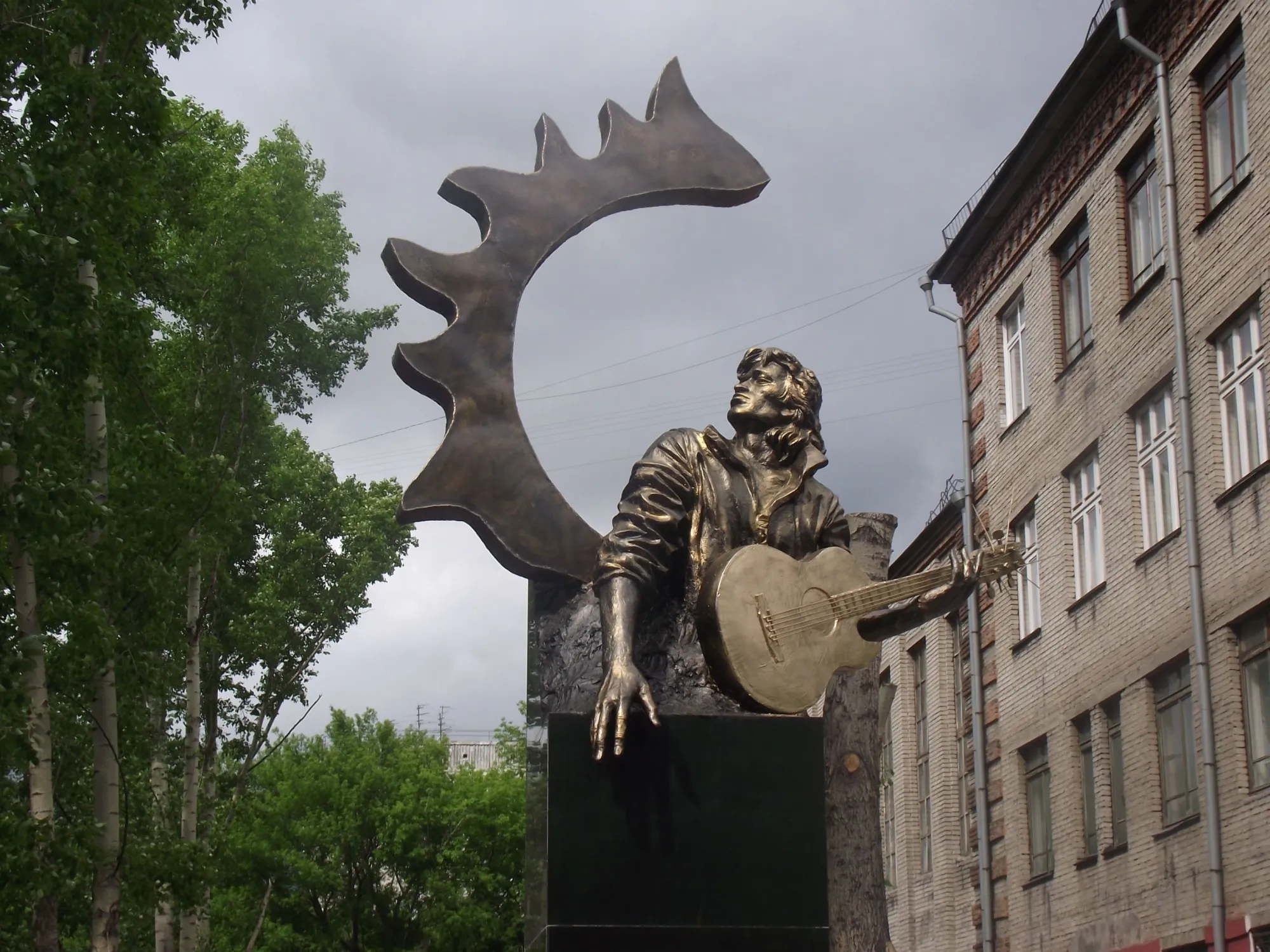 Памятник Виктору Цою в Барнауле