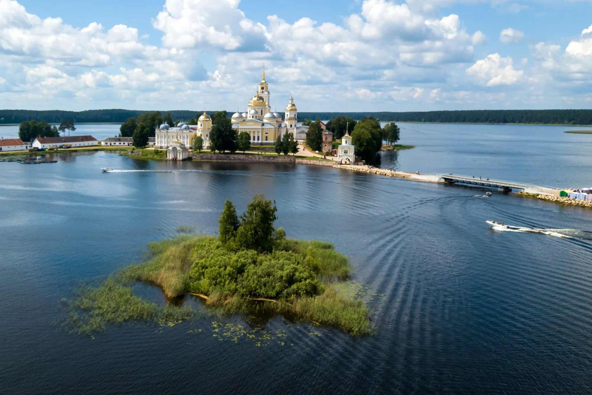 Весенняя навигация на озере Селигер