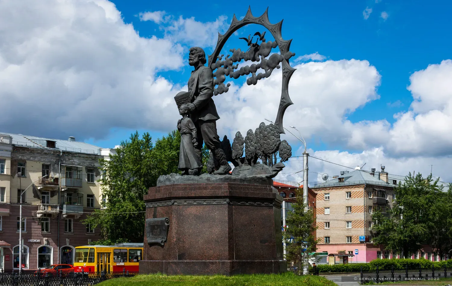 Памятник аграриям в Барнауле