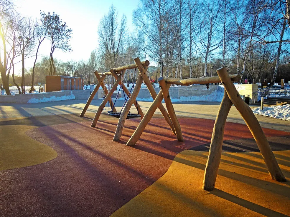 Парк 'Молодежный' в Заринске: отдых для всех возрастов