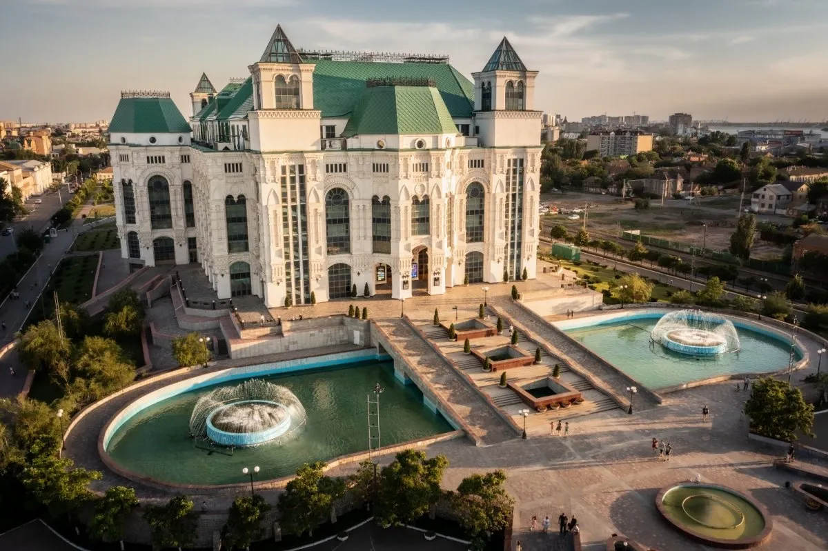 Театры и музеи Астрахани: культурная жизнь южного города