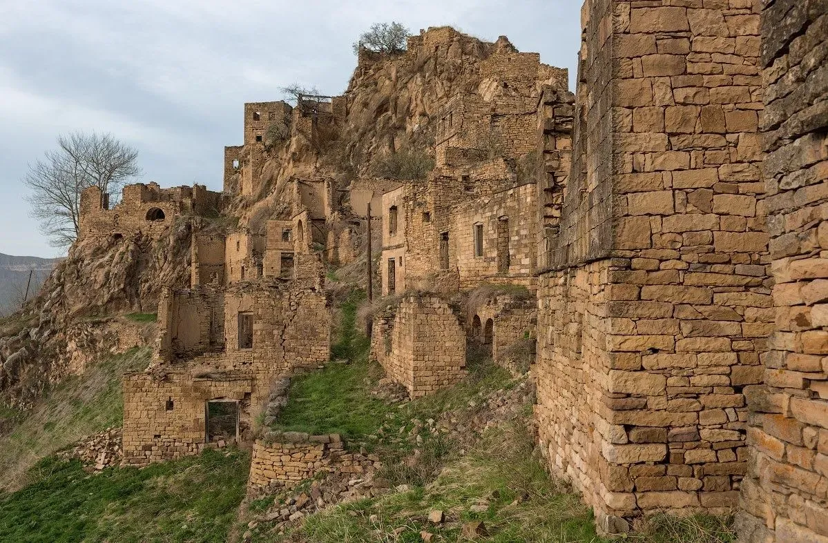 Тлярата — аул с каменными башнями и древними надписями