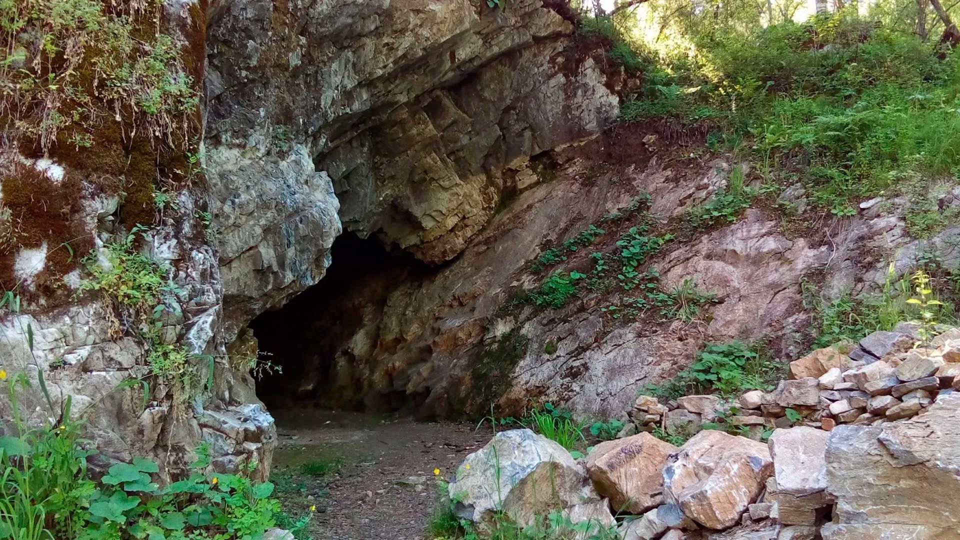 Тавдинская арка: карстовая арка над Катунью