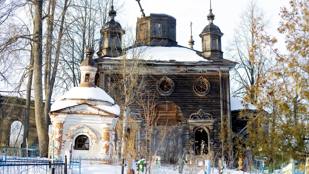 Село Зарубино: церковь и озеро