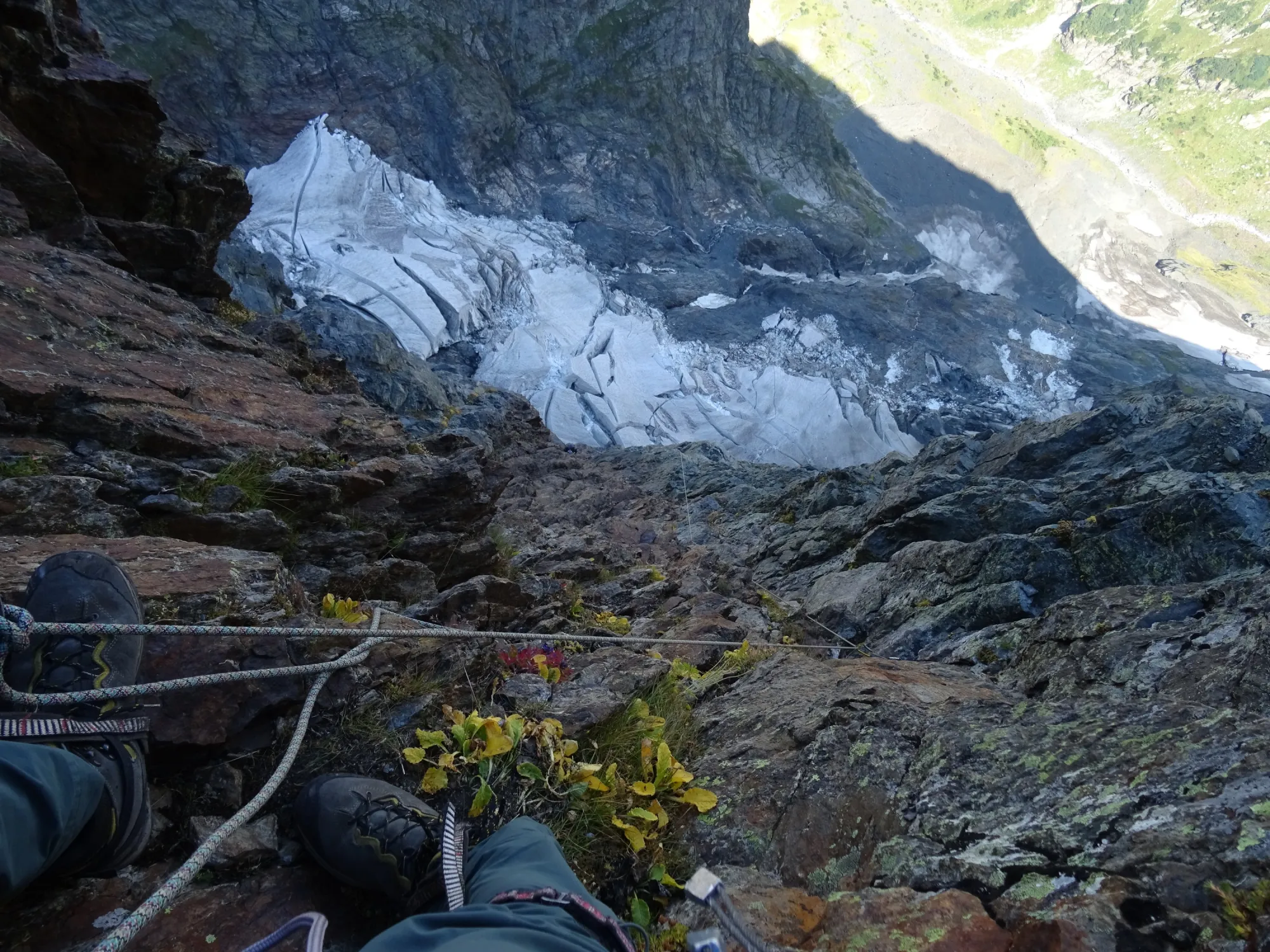 Чёрные скалы Домбая: легенды и маршруты для альпинистов