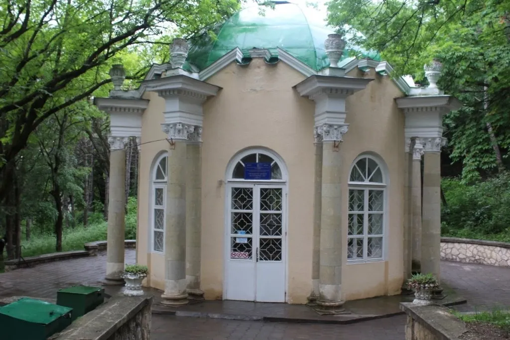 Минеральные воды Пятигорска: какие пить, где набирать и как лечиться в 2025 году