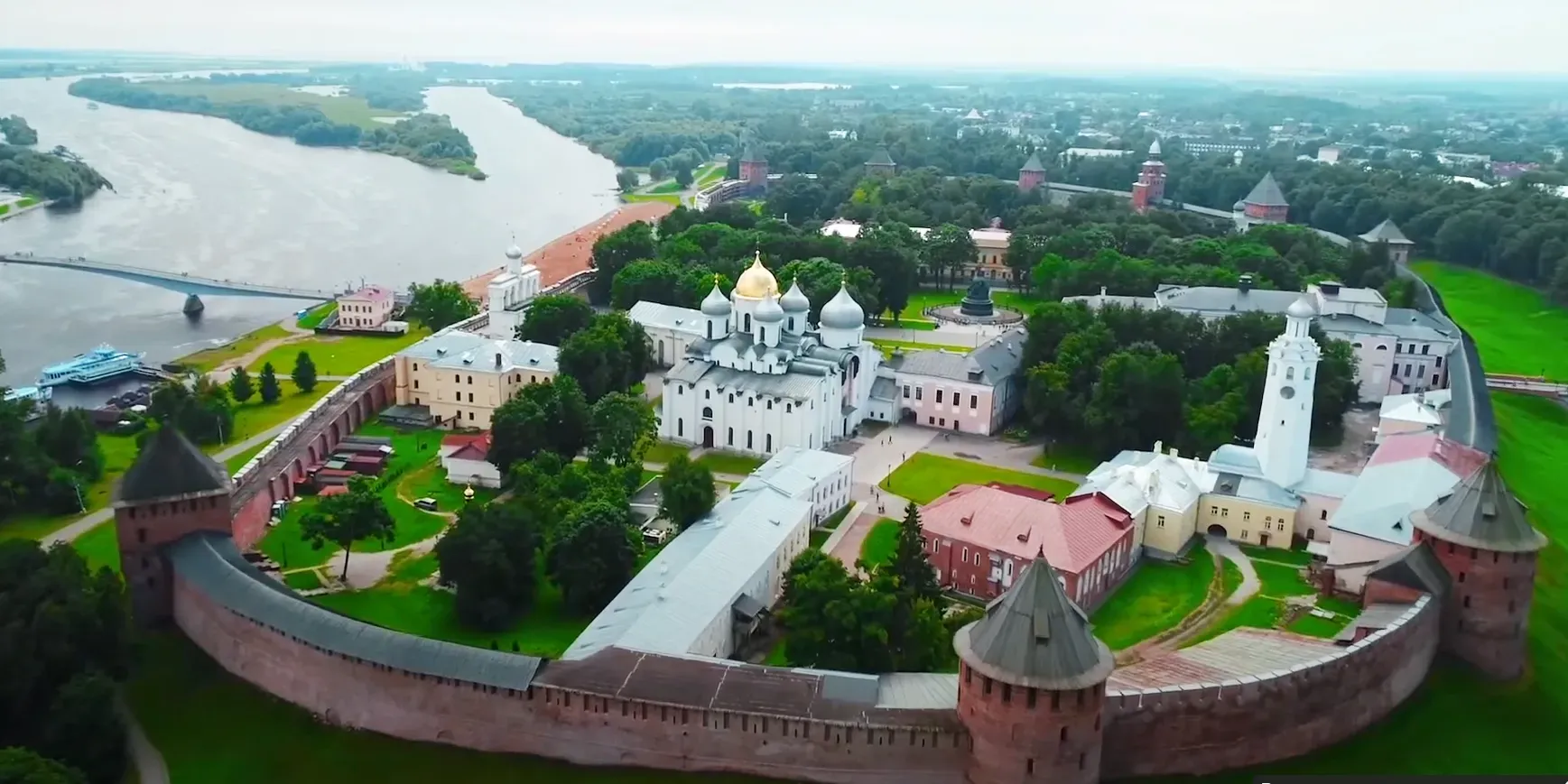 Зимние экскурсии по заснеженному Новгородскому Кремлю