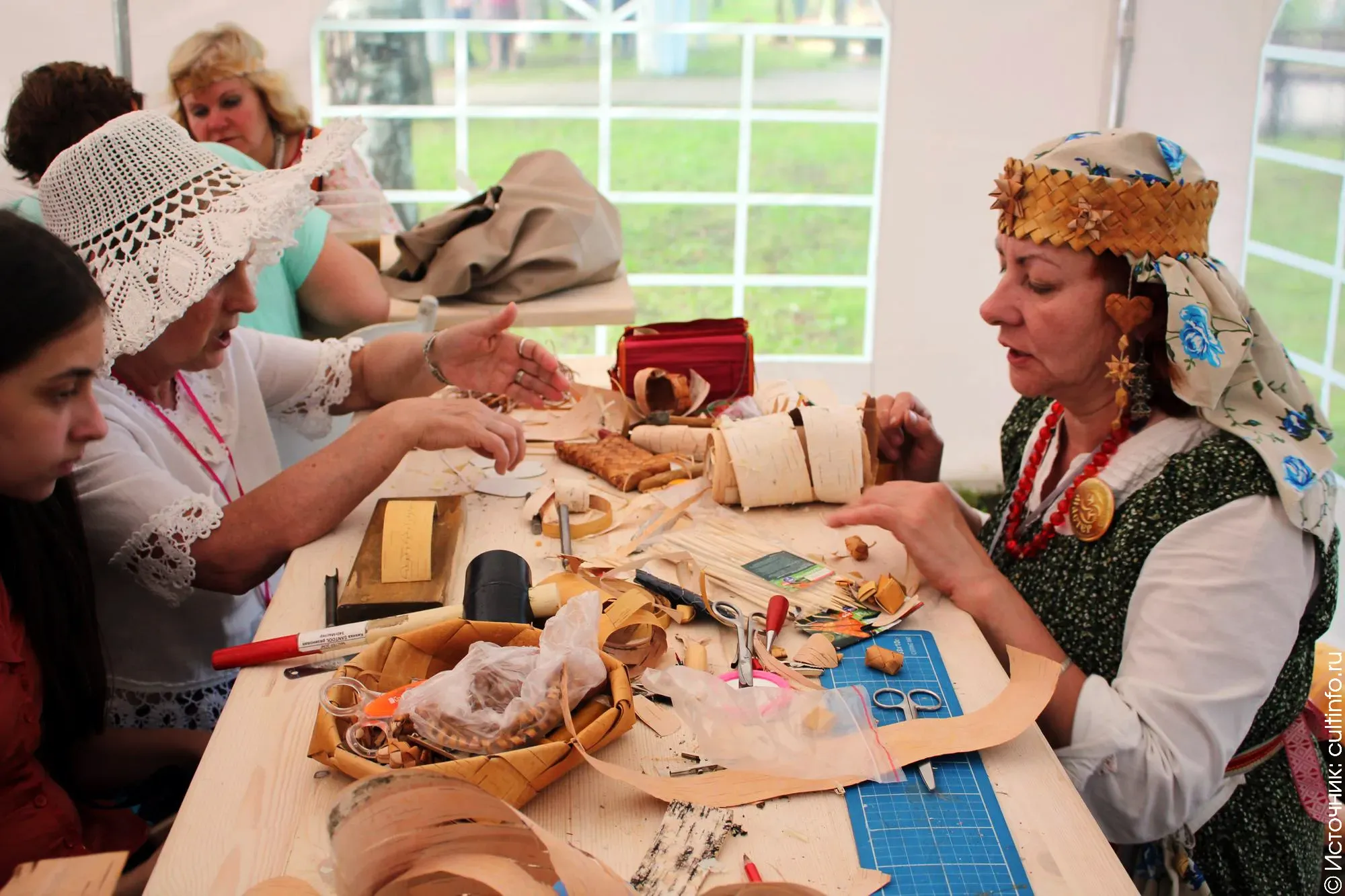 Деревня Устрика: традиции и ремесла