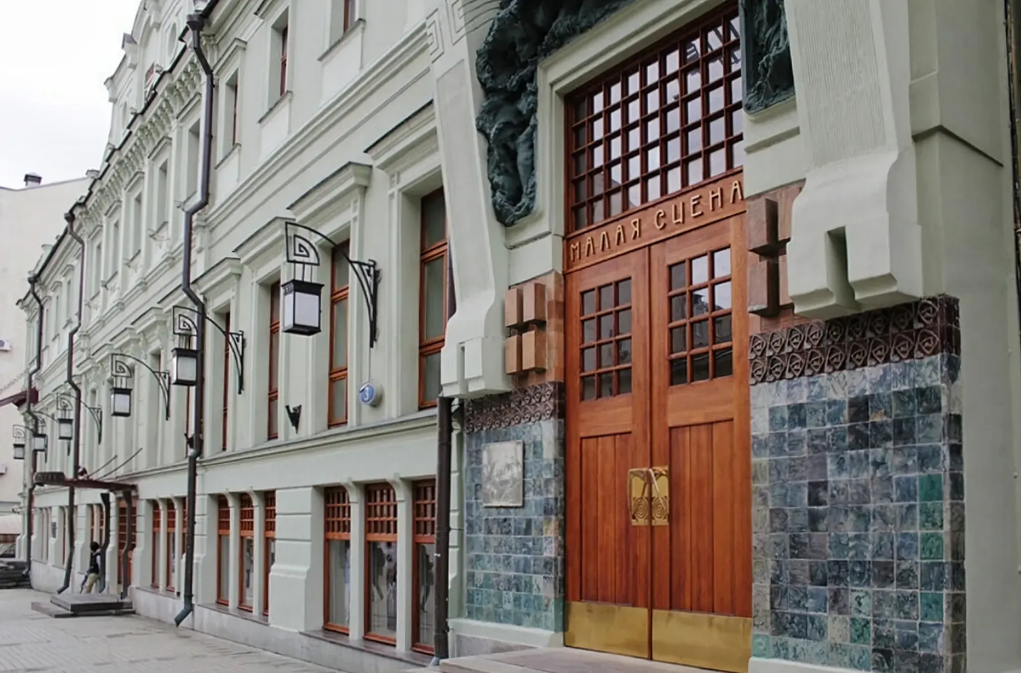 Московский Художественный Театр: Вековая Традиция и Современные Тенденции