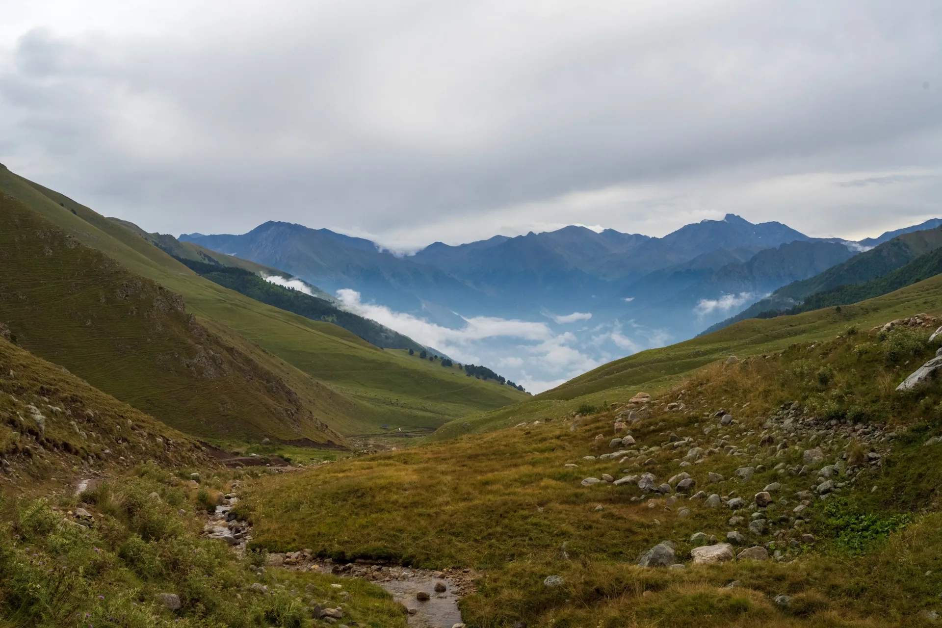 Погода в Карачаево-Черкесии по месяцам: когда ехать